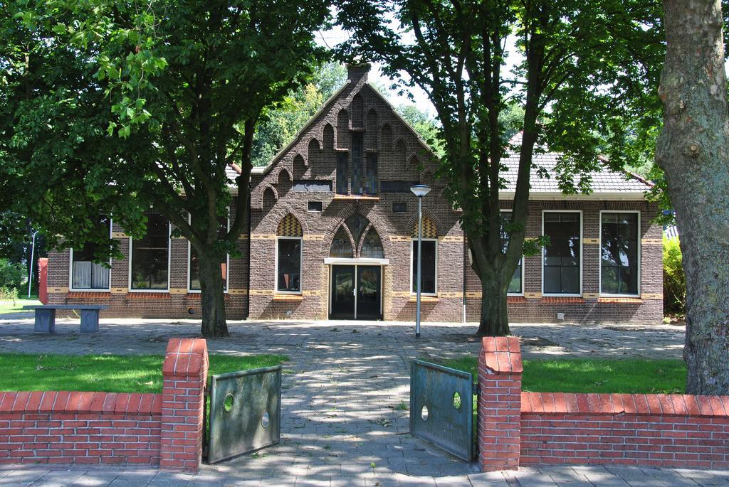 Bed & Breakfast De Oale School Lattrop Exteriör bild